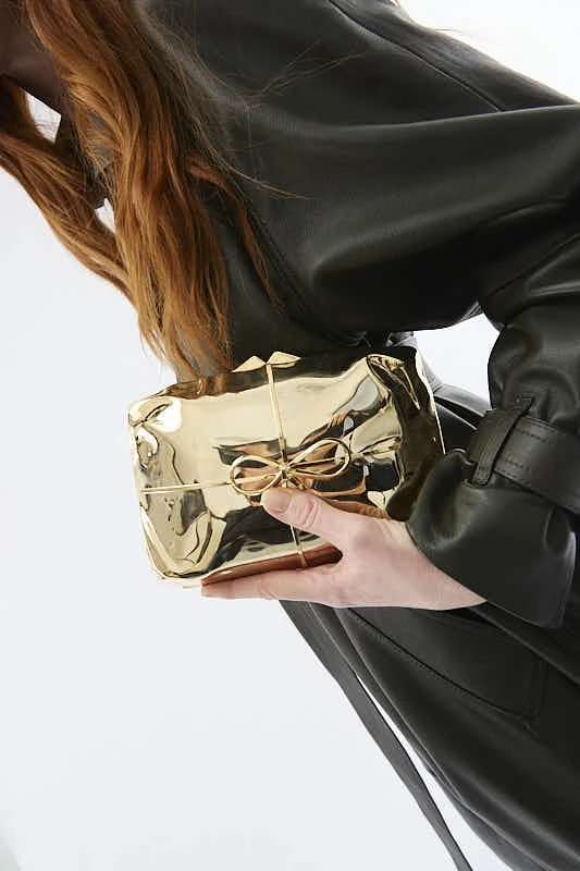 Cabaret — clutch rigida in ottone con fiocco trompe l'oeil Benedetta Bruzziches